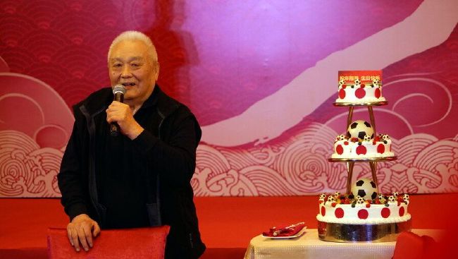 亚洲人色